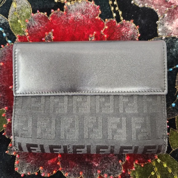 Fendi Wallet - Picture 2 of 13